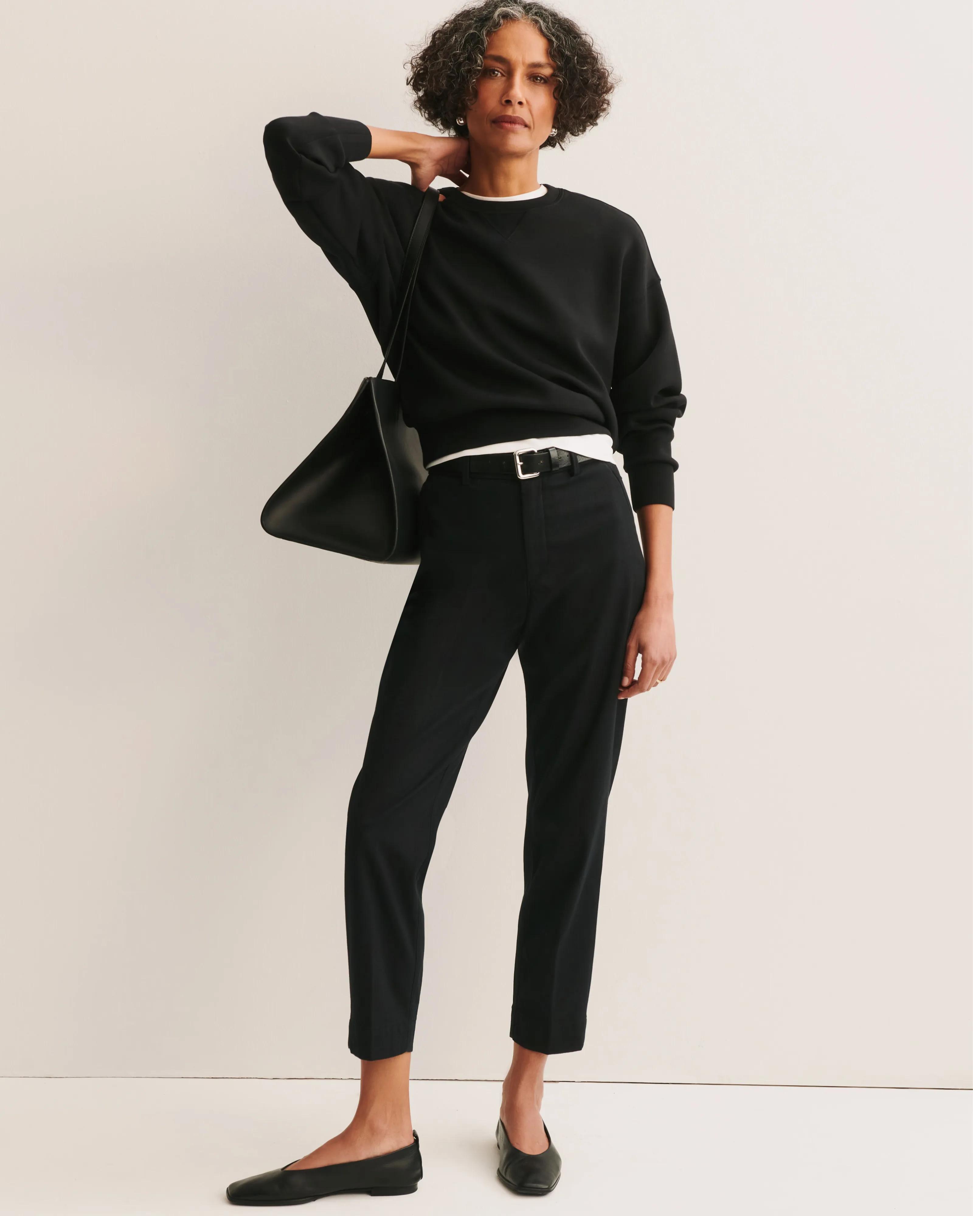 21280R ClassicBlack Editorial 007 Cropped