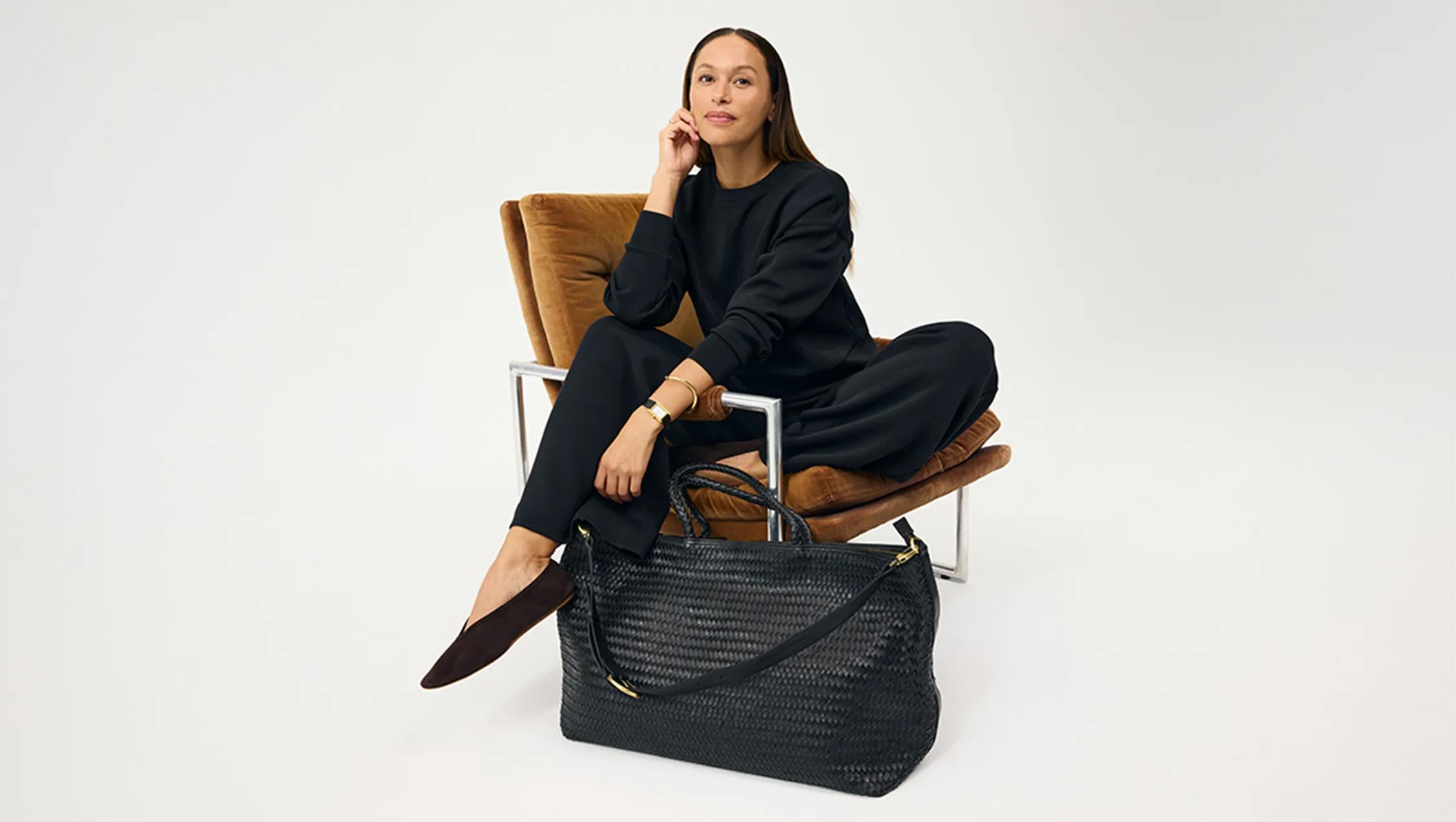 Holiday Travel Outfits for Women: 5 Cozy Combinations